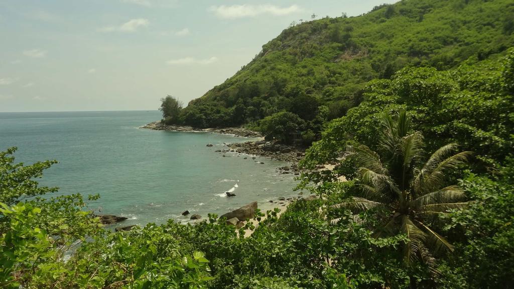 But Different Phuket Boutique Hotel Nai Harn Esterno foto