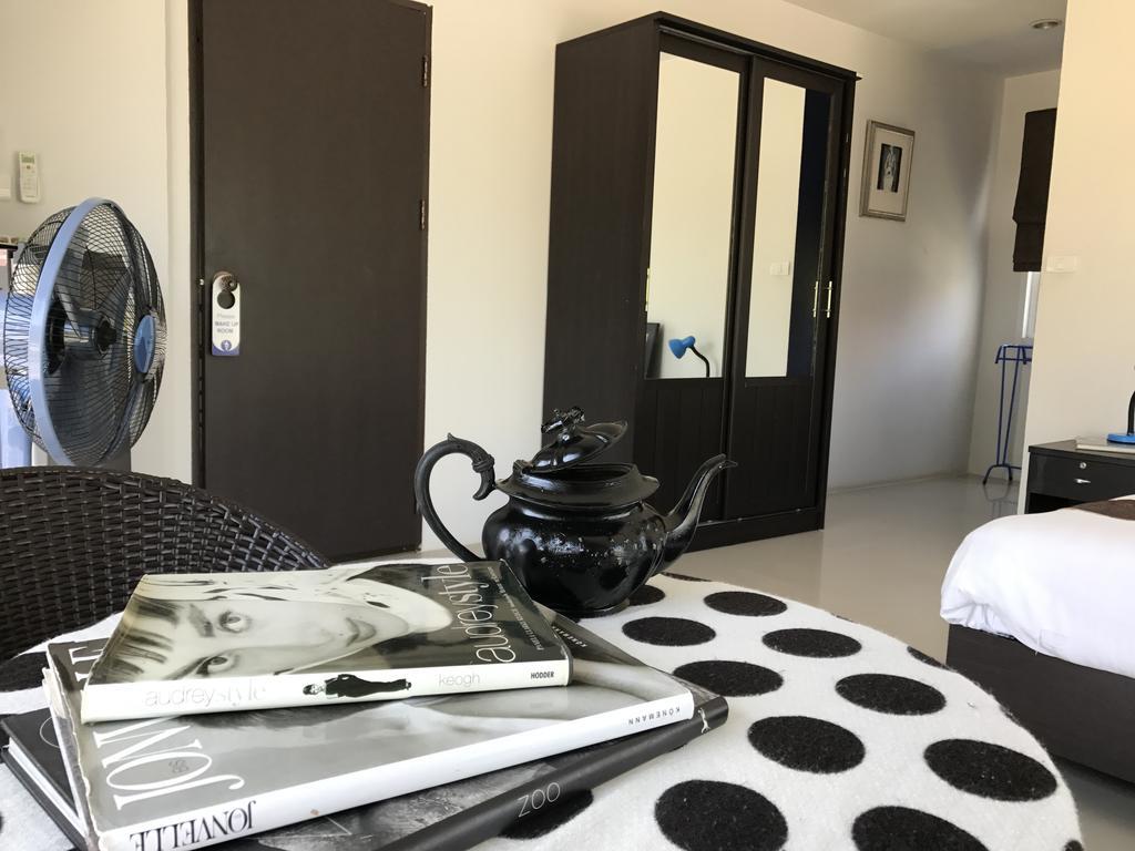 But Different Phuket Boutique Hotel Nai Harn Esterno foto