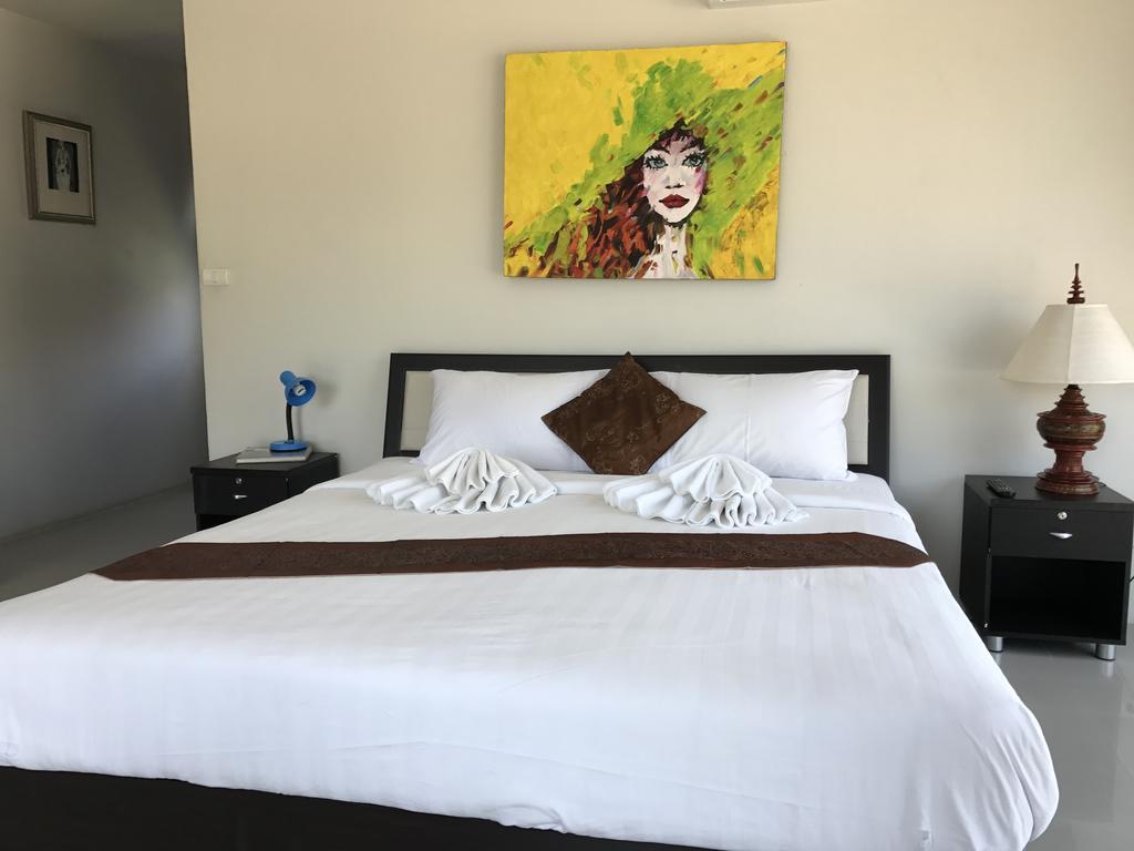 But Different Phuket Boutique Hotel Nai Harn Esterno foto