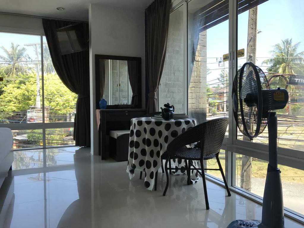 But Different Phuket Boutique Hotel Nai Harn Esterno foto