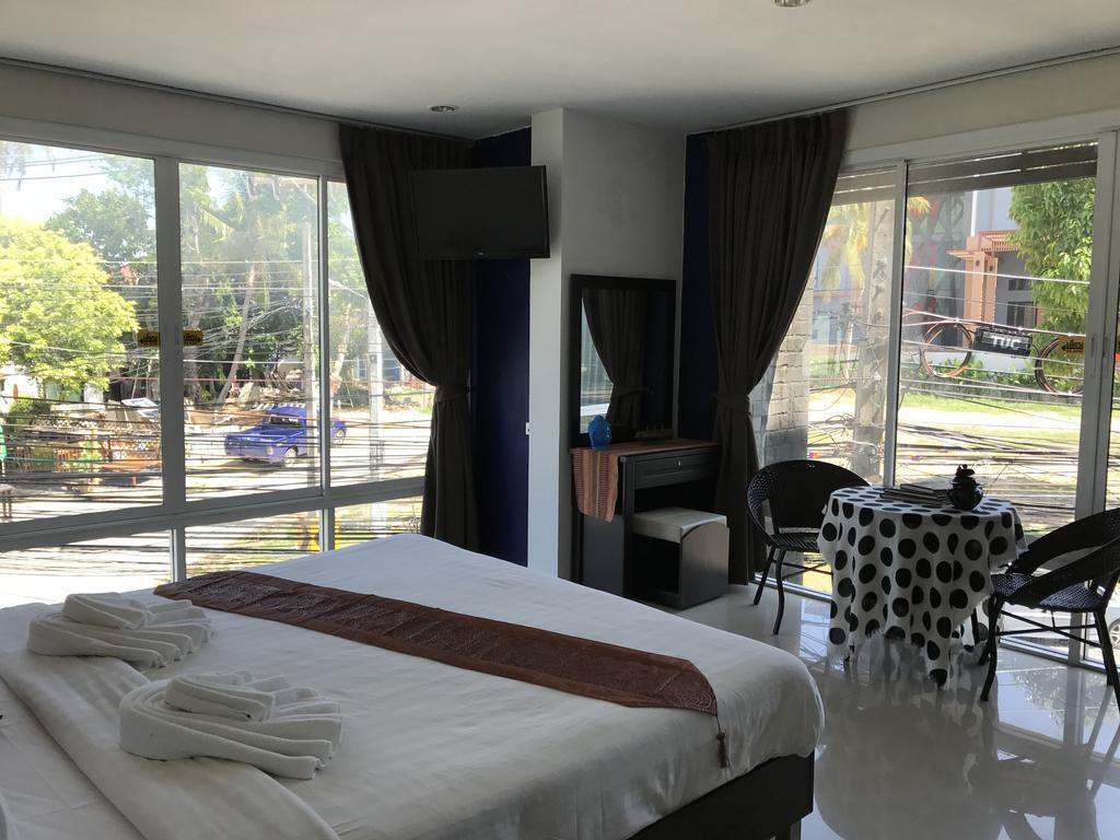 But Different Phuket Boutique Hotel Nai Harn Esterno foto