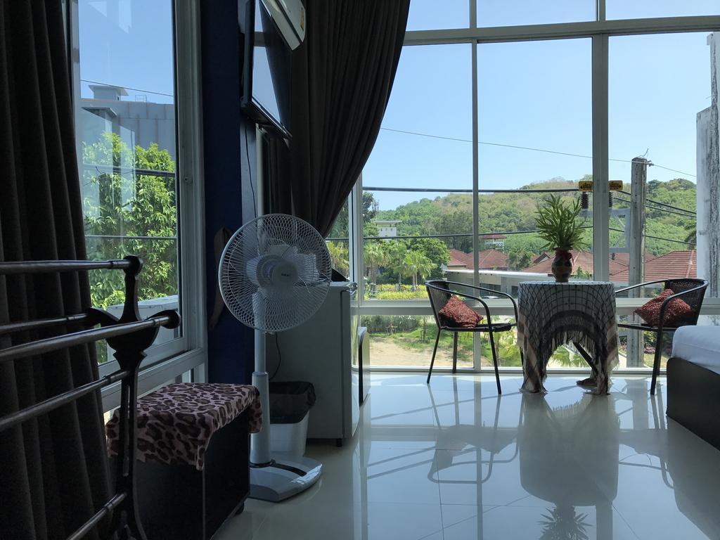 But Different Phuket Boutique Hotel Nai Harn Esterno foto