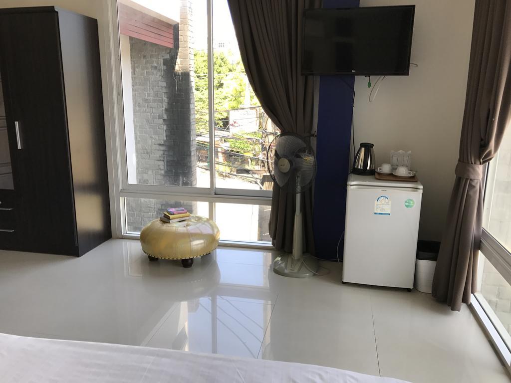But Different Phuket Boutique Hotel Nai Harn Esterno foto