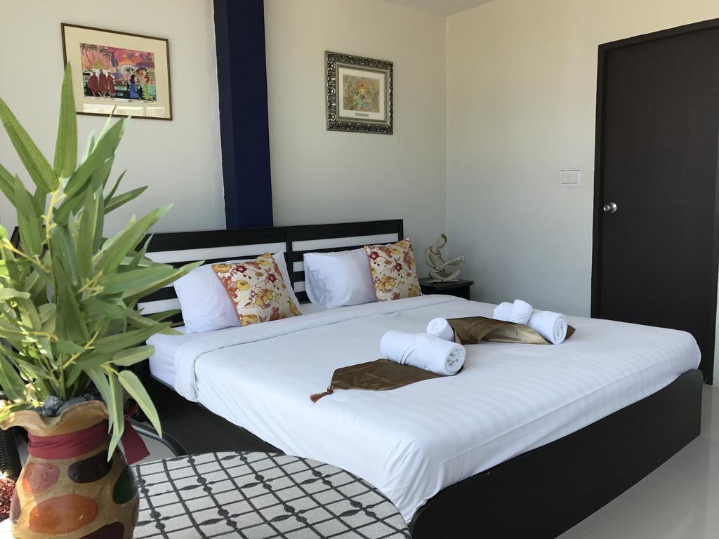 But Different Phuket Boutique Hotel Nai Harn Esterno foto