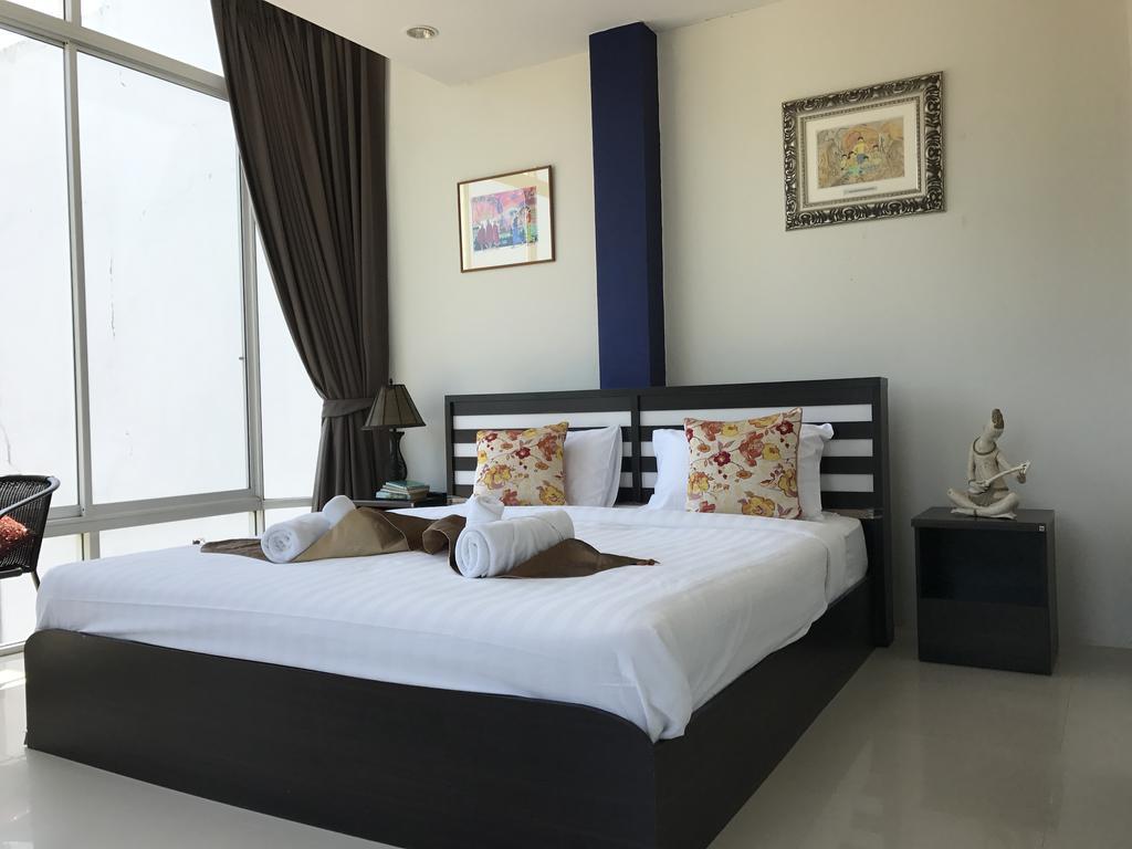 But Different Phuket Boutique Hotel Nai Harn Esterno foto