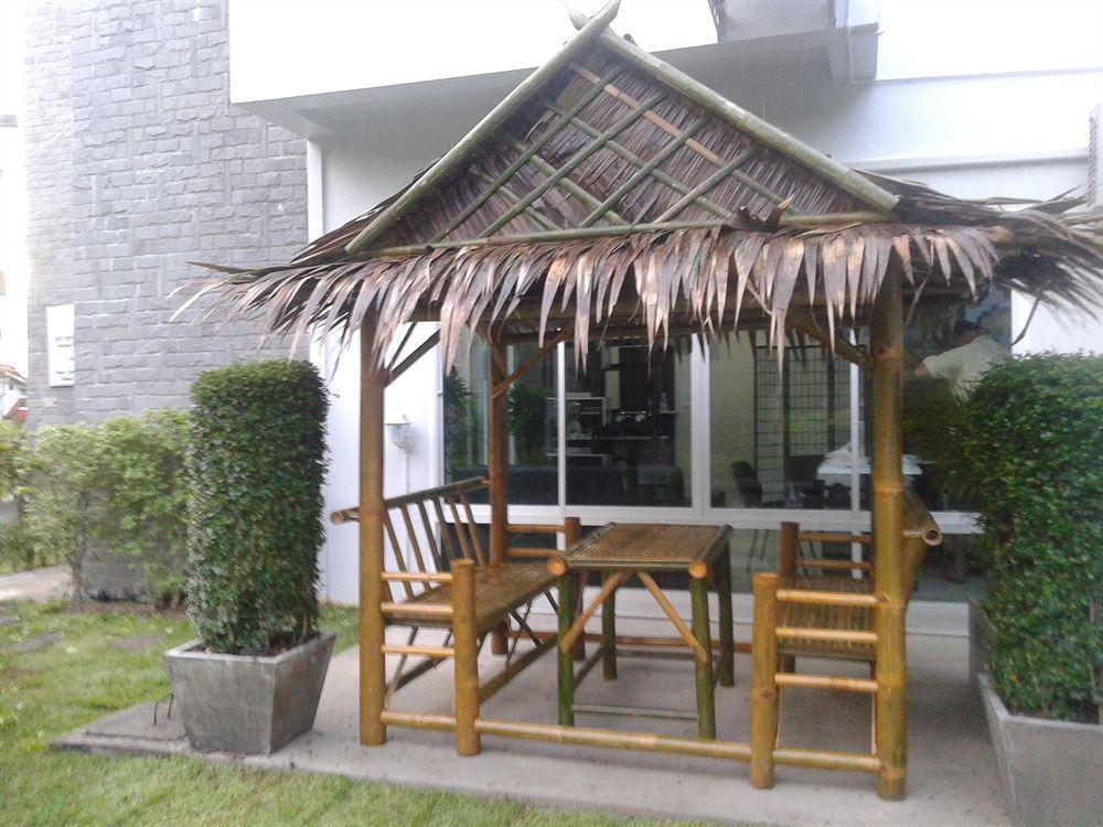 But Different Phuket Boutique Hotel Nai Harn Esterno foto
