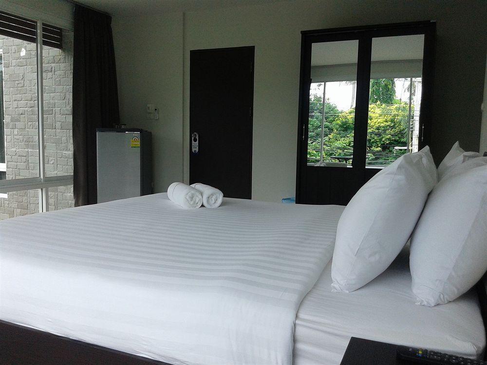 But Different Phuket Boutique Hotel Nai Harn Esterno foto