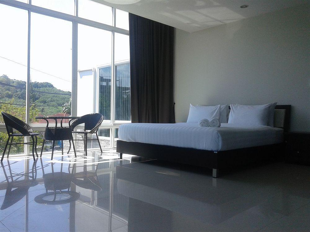 But Different Phuket Boutique Hotel Nai Harn Esterno foto