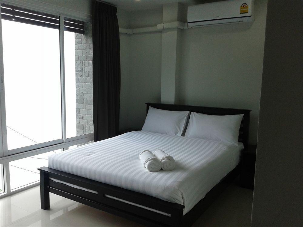 But Different Phuket Boutique Hotel Nai Harn Esterno foto