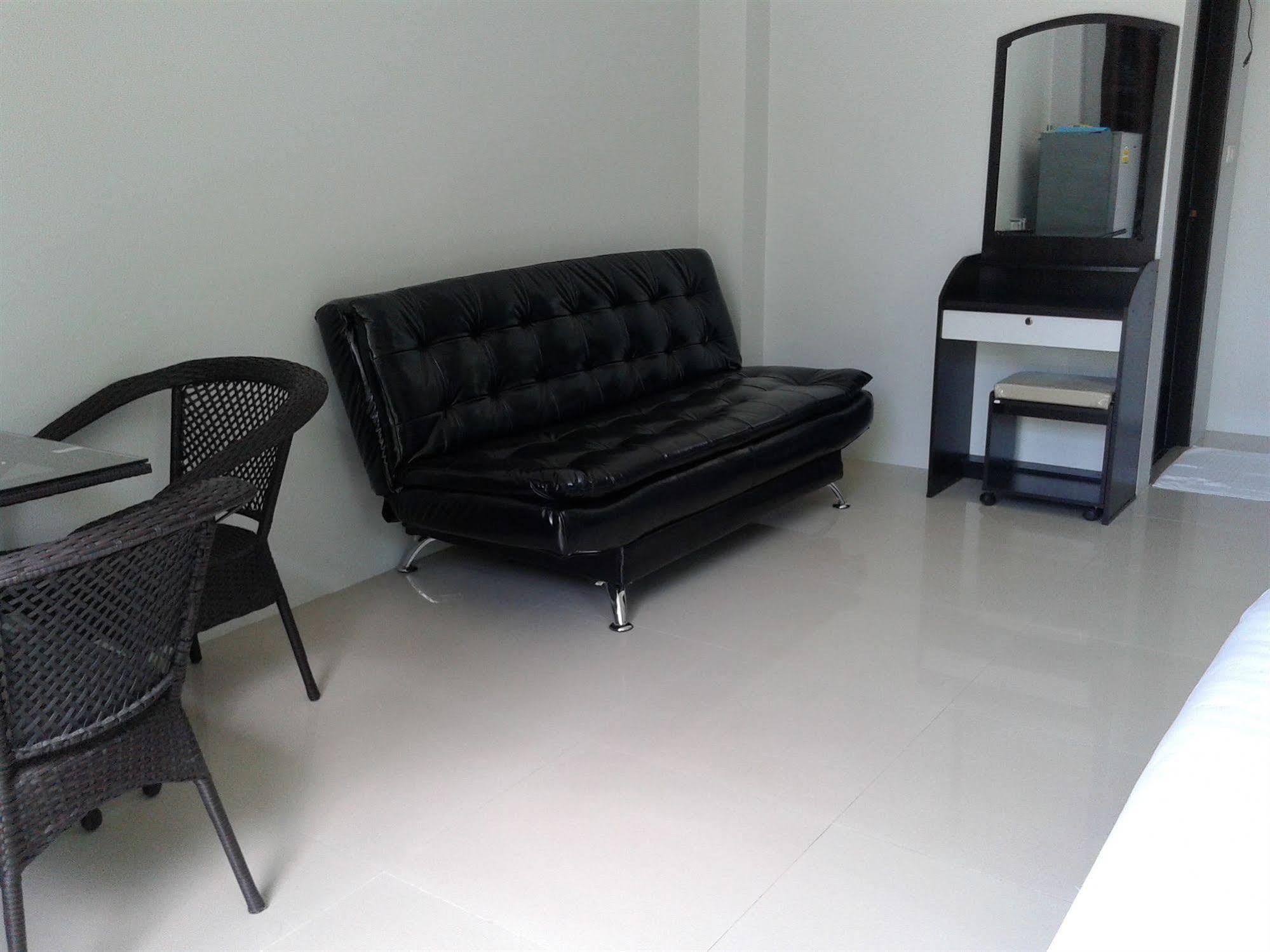 But Different Phuket Boutique Hotel Nai Harn Esterno foto
