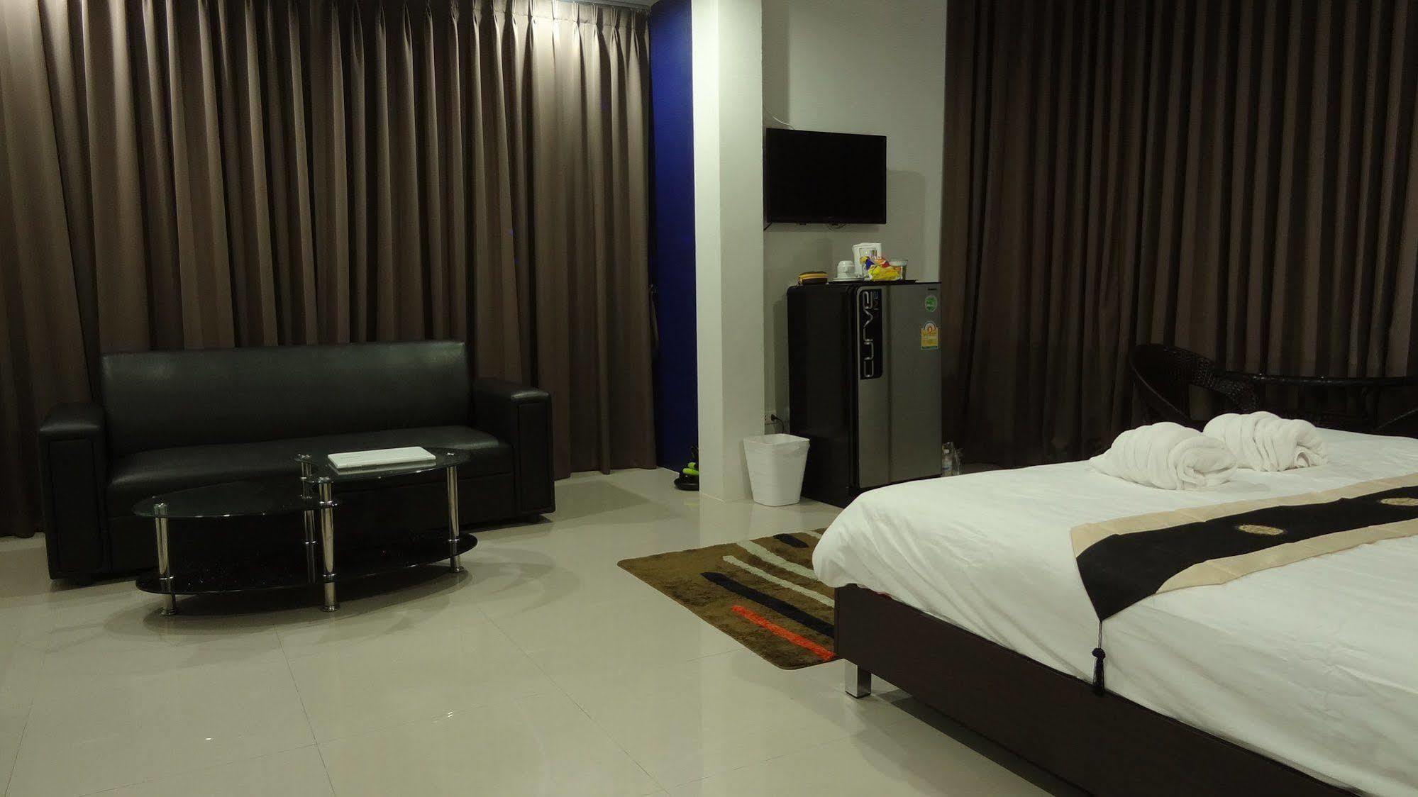 But Different Phuket Boutique Hotel Nai Harn Esterno foto