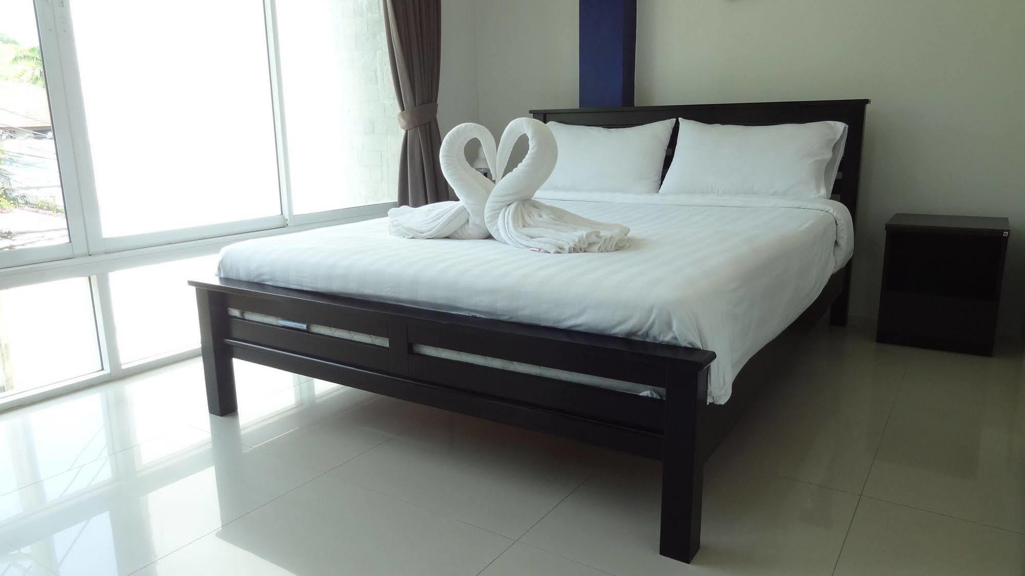 But Different Phuket Boutique Hotel Nai Harn Esterno foto