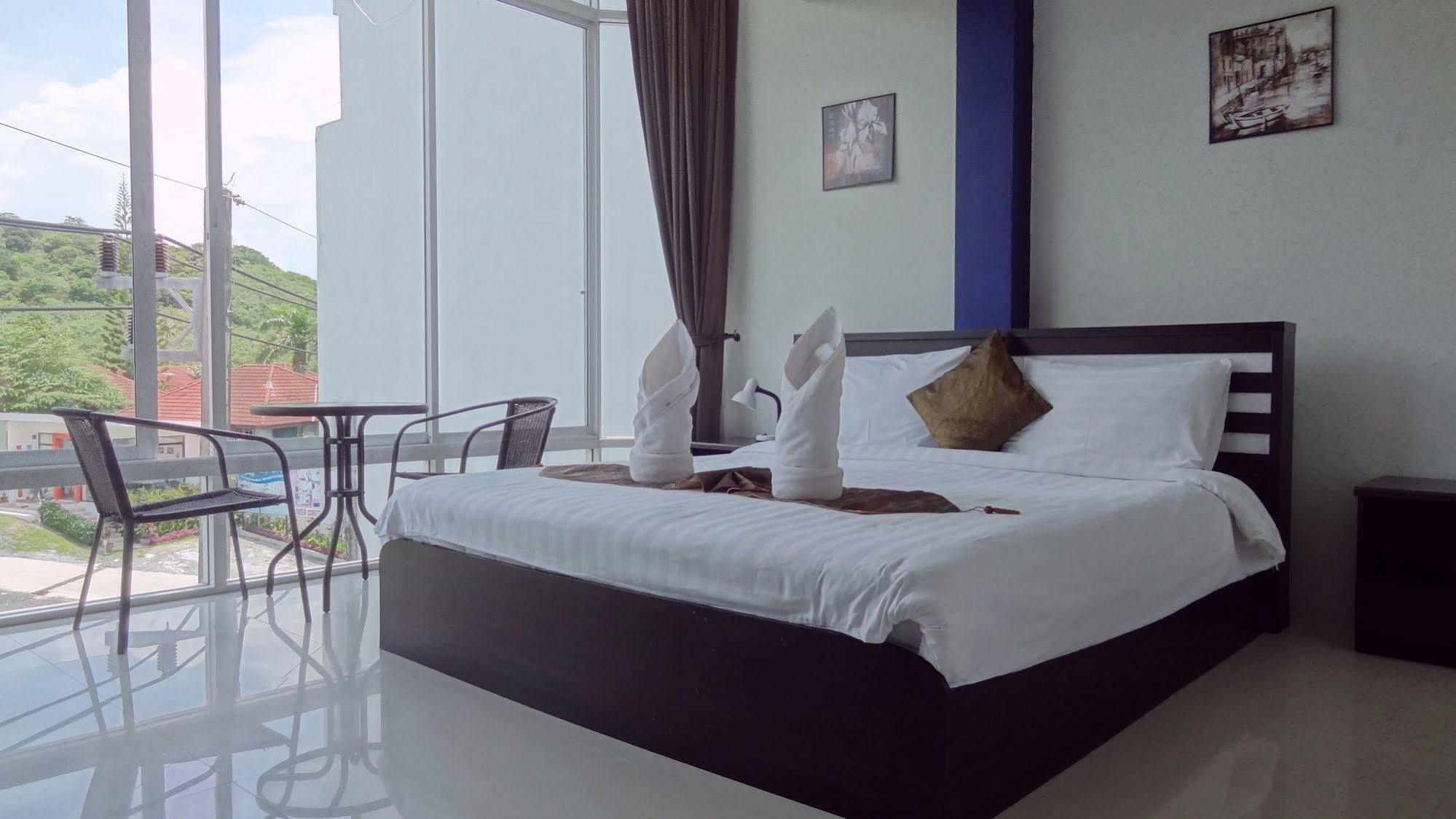 But Different Phuket Boutique Hotel Nai Harn Esterno foto
