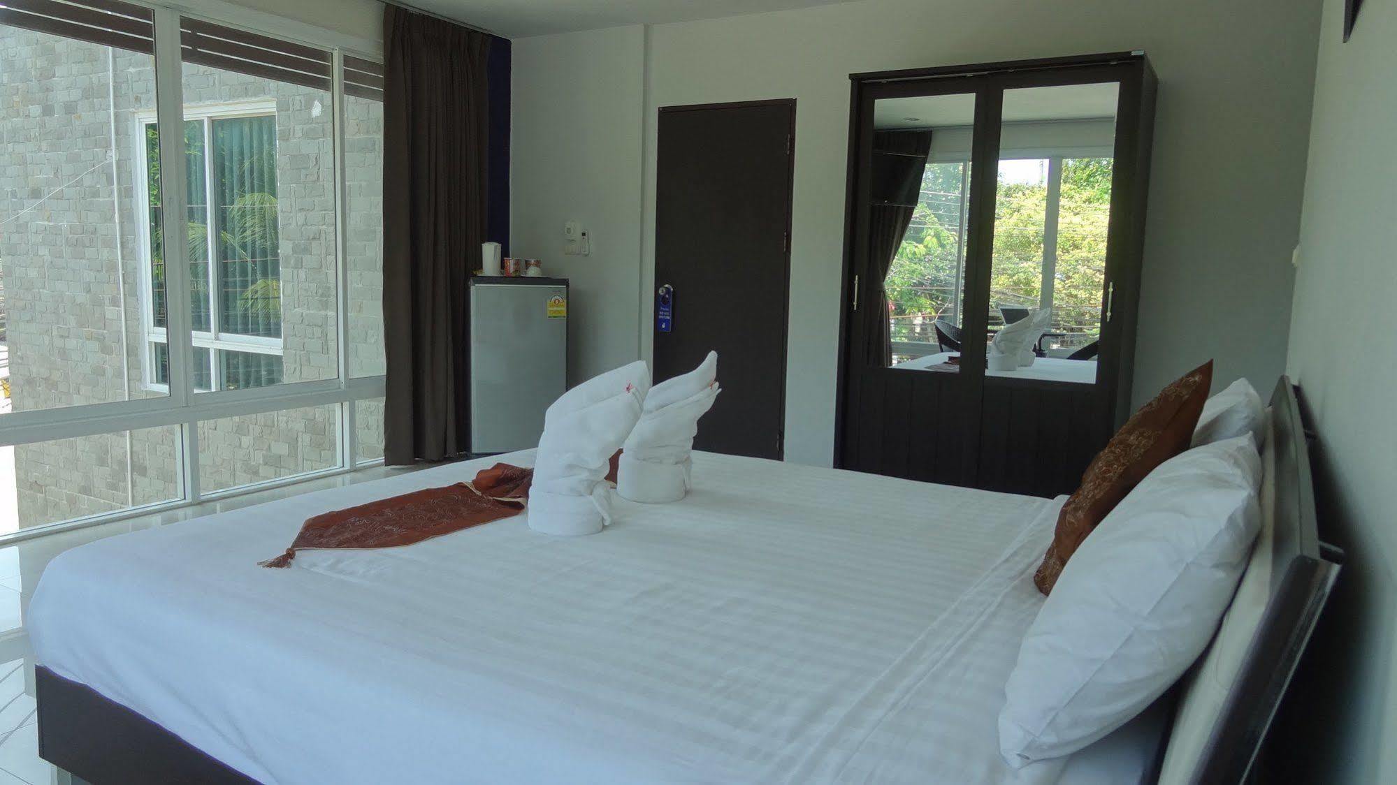 But Different Phuket Boutique Hotel Nai Harn Esterno foto