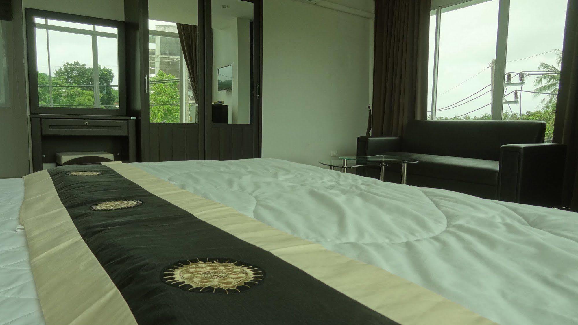 But Different Phuket Boutique Hotel Nai Harn Esterno foto